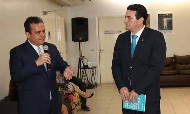 Deputado estadual Henrique Pires com o presidente da OAb-PI, Celso Barros Neto